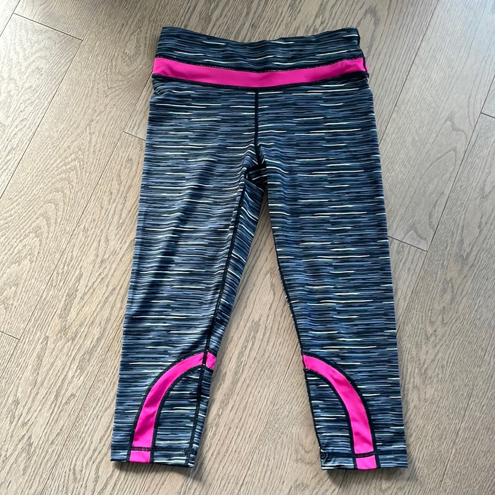 Inner Spirit Gray Striped Cropped Leggings Workout Pants Size PXS